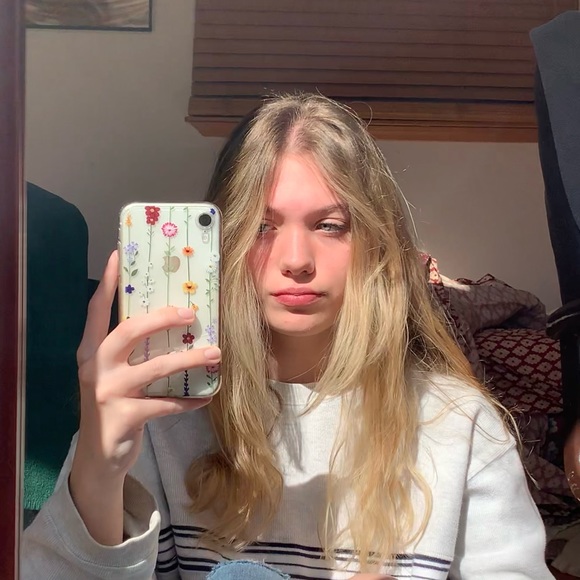 Meet your Posher, Kadie - Picture 2 of 4